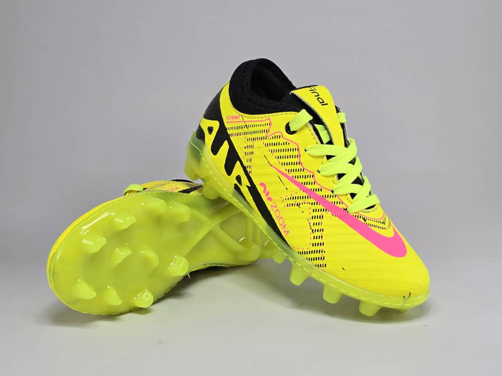 نایک ایر فوتبال میانه و بچه گانه